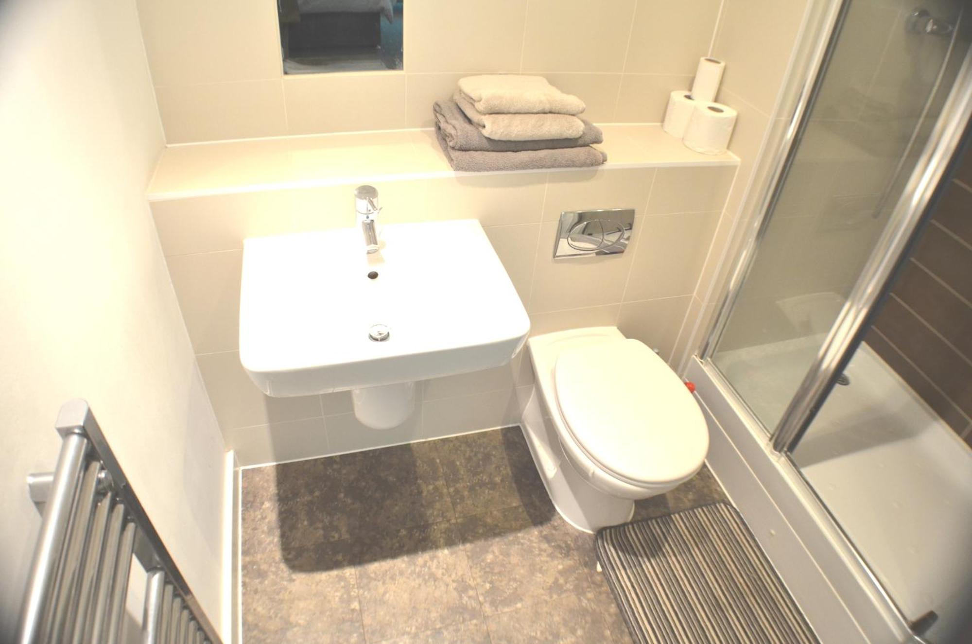 Brentwood Town Retreat - Large 2 Bedroom Apartment Εξωτερικό φωτογραφία